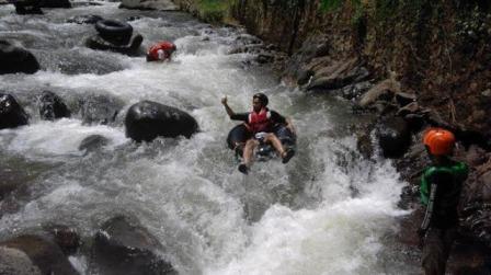 Wisata River Tubing Sumedang, 1. Kampung Toga, 2. Curug Cigorobog, 3. Agrowisata Kampung Nangorak, 4. Curug Sabuk, 5. Wisata Alam Pangjugjugan, 6. Sumber Air Panas Sekarwangi, 7. Perkebunan Teh Margawindu, 8.  Wisata Kuliner Soto Bongko Khas Sumedang, 9. Mendaki Gunung Tampomas Sumedang, 10. Liburan ke Curug Ciputrawangi Sumedang, 11. Objek Wisata Situ Cilembang di Sumedang, 12. Gunung Kunci – Tempat Wisata Sejarah di Sumedang , 13. River Tubing, 14. Museum Prabu Geusan Ulun, 15. Curug Cinulang, 16. Wisata Air Gajah Depa, 17. Mata Air Sirah Cipelang, 18. Pemandian Air Panas Cileungsing, 19. Wisata ke Curug Cipongkor Sumedang, 20. Wisata Paralayang di Batu Dua Gunung Lingga, 21. Wisata Situs Prabu Tajimalela Gunung Lingga, 22. Cipanteneun, 23. Mata Air Cikandung Sumedang, 24. Puncak Gunung Batu Sumedang, 25. Wisata Waduk Jatigede Sumedang, 26. Wisata Taman Buru Masigit Kareumbi, 27. Wisata Saung Cibingbin Sumedang, 28. Curug Cibayawak Desa Jembarwangi Tomo, 29. Puncak Damar Baros Jatigede Sumedang, 30. Jembatan Cincin Cikuda Jatinangor Sumedang, 31. Eco Green Park Kampung Karuhun, 32. Sensasi Arung Jeram Pangcalikan, 33. Wisata ke Gunung Kerenceng Sumedang, 34. Makam Cut Nyak Dien, 35. Akhiri Petualangan Kalian di Sumedang dengan Memborong Tahu Sumedang untuk Oleh-oleh