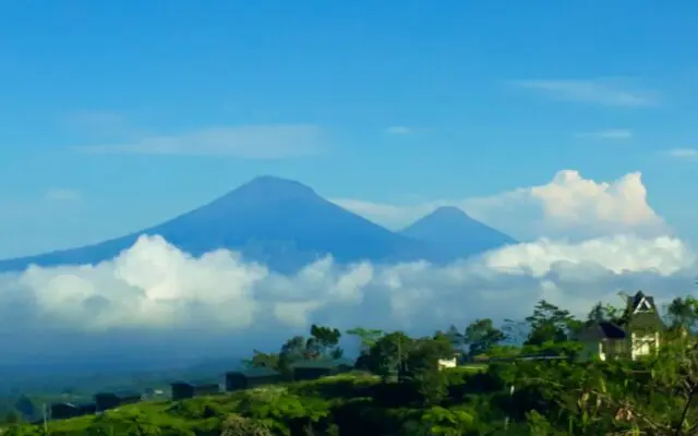 puncak Gunung Sindoro Sumbing dari Ketep Pass. Foto Google Maps Iwan Kusnawan, Informasi Umum, Lokasi Ketep Pass Magelang , Fasilitas Objek Wisata Ketep Pass , Harga Tiket Masuk Objek Wisata Ketep Pass Magelang, Aktivitas Seru di Ketep Pass Magelang