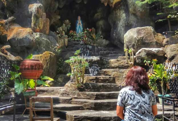 Gua Maria via Instagram.com @yn.wulansari, 1. Alun Alun Giri Krida Bakti, 2. Pantai Nampu, 3. Pantai Banyutowo, 4. Pantai Sembukan, 5. Waduk Gajah Mungkur, 6. Air Terjun Setren Girimanik, 7. Goa Putri Kencono, 8. Papan Luncur Gantole,  9. Museum Karst Dunia Wonogiri, 10. Wisata Spiritual Kahyangan, 11. Museum Wayang Indonesia, 12. Sendang Asri Waduk Gajah Mungkur, 13. Alas Kethu, 14. Bukit Cumbri, 15.  Wisata Air Telaga Rowo Batuwarno, 16. Telaga Claket Selogiri, 17. Goa Ngantap Wonogiri, 18. Gua Maria, 19. Jurug Kemukus, 20. Pantai Dadapan, 21. Air Terjun Kalimas, 22. Bukit Jonambang, 23. Desa Wisata Soko Gunung, 24. Pantai Klothok, 25. Pantai Puyangan, 26. Pantai Karang Bang, 27. Puncak Secokro, 28. Puncak Joglo Wonogiri, 29. Pantai Kwaru Gunturhargo Paranggupito, 30. Pantai Karang Payung, 31. Pantai Kali Mirah, 32. Pantai Njojogan, 33. Watu Cenik Wonogiri, 34. Taman Plintheng Semar, 35. Air Terjun Binangun Watu Jadah , 36. Hutan Pinus Bukit Suwondo, 37. Taman Wisata Tunggangan Jatiroto, 38. Monumen Bedol Desa, 39. Air Terjun Sanginan, 40. Kedung Areng Wonogiri, 41. Taman Ponten Wonogiri, 42. Ganthole Bawah (Menara Filter), 43. Tegal Simbah, 44. Istana Parnaraya, 45. Goa Resi, 46. Soko Langit
