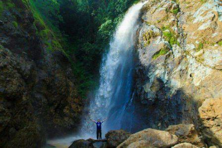 Jurug Kemukus, 1. Alun Alun Giri Krida Bakti, 2. Pantai Nampu, 3. Pantai Banyutowo, 4. Pantai Sembukan, 5. Waduk Gajah Mungkur, 6. Air Terjun Setren Girimanik, 7. Goa Putri Kencono, 8. Papan Luncur Gantole,  9. Museum Karst Dunia Wonogiri, 10. Wisata Spiritual Kahyangan, 11. Museum Wayang Indonesia, 12. Sendang Asri Waduk Gajah Mungkur, 13. Alas Kethu, 14. Bukit Cumbri, 15.  Wisata Air Telaga Rowo Batuwarno, 16. Telaga Claket Selogiri, 17. Goa Ngantap Wonogiri, 18. Gua Maria, 19. Jurug Kemukus, 20. Pantai Dadapan, 21. Air Terjun Kalimas, 22. Bukit Jonambang, 23. Desa Wisata Soko Gunung, 24. Pantai Klothok, 25. Pantai Puyangan, 26. Pantai Karang Bang, 27. Puncak Secokro, 28. Puncak Joglo Wonogiri, 29. Pantai Kwaru Gunturhargo Paranggupito, 30. Pantai Karang Payung, 31. Pantai Kali Mirah, 32. Pantai Njojogan, 33. Watu Cenik Wonogiri, 34. Taman Plintheng Semar, 35. Air Terjun Binangun Watu Jadah , 36. Hutan Pinus Bukit Suwondo, 37. Taman Wisata Tunggangan Jatiroto, 38. Monumen Bedol Desa, 39. Air Terjun Sanginan, 40. Kedung Areng Wonogiri, 41. Taman Ponten Wonogiri, 42. Ganthole Bawah (Menara Filter), 43. Tegal Simbah, 44. Istana Parnaraya, 45. Goa Resi, 46. Soko Langit