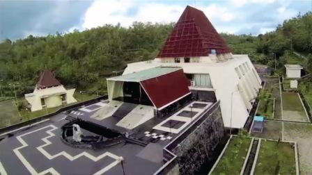 Museum Karst Dunia Wonogiri, 1. Alun Alun Giri Krida Bakti, 2. Pantai Nampu, 3. Pantai Banyutowo, 4. Pantai Sembukan, 5. Waduk Gajah Mungkur, 6. Air Terjun Setren Girimanik, 7. Goa Putri Kencono, 8. Papan Luncur Gantole,  9. Museum Karst Dunia Wonogiri, 10. Wisata Spiritual Kahyangan, 11. Museum Wayang Indonesia, 12. Sendang Asri Waduk Gajah Mungkur, 13. Alas Kethu, 14. Bukit Cumbri, 15.  Wisata Air Telaga Rowo Batuwarno, 16. Telaga Claket Selogiri, 17. Goa Ngantap Wonogiri, 18. Gua Maria, 19. Jurug Kemukus, 20. Pantai Dadapan, 21. Air Terjun Kalimas, 22. Bukit Jonambang, 23. Desa Wisata Soko Gunung, 24. Pantai Klothok, 25. Pantai Puyangan, 26. Pantai Karang Bang, 27. Puncak Secokro, 28. Puncak Joglo Wonogiri, 29. Pantai Kwaru Gunturhargo Paranggupito, 30. Pantai Karang Payung, 31. Pantai Kali Mirah, 32. Pantai Njojogan, 33. Watu Cenik Wonogiri, 34. Taman Plintheng Semar, 35. Air Terjun Binangun Watu Jadah , 36. Hutan Pinus Bukit Suwondo, 37. Taman Wisata Tunggangan Jatiroto, 38. Monumen Bedol Desa, 39. Air Terjun Sanginan, 40. Kedung Areng Wonogiri, 41. Taman Ponten Wonogiri, 42. Ganthole Bawah (Menara Filter), 43. Tegal Simbah, 44. Istana Parnaraya, 45. Goa Resi, 46. Soko Langit