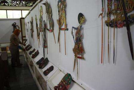 Museum Wayang Indonesia, 1. Alun Alun Giri Krida Bakti, 2. Pantai Nampu, 3. Pantai Banyutowo, 4. Pantai Sembukan, 5. Waduk Gajah Mungkur, 6. Air Terjun Setren Girimanik, 7. Goa Putri Kencono, 8. Papan Luncur Gantole,  9. Museum Karst Dunia Wonogiri, 10. Wisata Spiritual Kahyangan, 11. Museum Wayang Indonesia, 12. Sendang Asri Waduk Gajah Mungkur, 13. Alas Kethu, 14. Bukit Cumbri, 15.  Wisata Air Telaga Rowo Batuwarno, 16. Telaga Claket Selogiri, 17. Goa Ngantap Wonogiri, 18. Gua Maria, 19. Jurug Kemukus, 20. Pantai Dadapan, 21. Air Terjun Kalimas, 22. Bukit Jonambang, 23. Desa Wisata Soko Gunung, 24. Pantai Klothok, 25. Pantai Puyangan, 26. Pantai Karang Bang, 27. Puncak Secokro, 28. Puncak Joglo Wonogiri, 29. Pantai Kwaru Gunturhargo Paranggupito, 30. Pantai Karang Payung, 31. Pantai Kali Mirah, 32. Pantai Njojogan, 33. Watu Cenik Wonogiri, 34. Taman Plintheng Semar, 35. Air Terjun Binangun Watu Jadah , 36. Hutan Pinus Bukit Suwondo, 37. Taman Wisata Tunggangan Jatiroto, 38. Monumen Bedol Desa, 39. Air Terjun Sanginan, 40. Kedung Areng Wonogiri, 41. Taman Ponten Wonogiri, 42. Ganthole Bawah (Menara Filter), 43. Tegal Simbah, 44. Istana Parnaraya, 45. Goa Resi, 46. Soko Langit