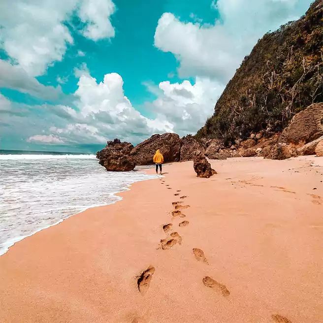 Pantai Karang Payung via Instagram.com @miqbalzidny, 1. Alun Alun Giri Krida Bakti, 2. Pantai Nampu, 3. Pantai Banyutowo, 4. Pantai Sembukan, 5. Waduk Gajah Mungkur, 6. Air Terjun Setren Girimanik, 7. Goa Putri Kencono, 8. Papan Luncur Gantole,  9. Museum Karst Dunia Wonogiri, 10. Wisata Spiritual Kahyangan, 11. Museum Wayang Indonesia, 12. Sendang Asri Waduk Gajah Mungkur, 13. Alas Kethu, 14. Bukit Cumbri, 15.  Wisata Air Telaga Rowo Batuwarno, 16. Telaga Claket Selogiri, 17. Goa Ngantap Wonogiri, 18. Gua Maria, 19. Jurug Kemukus, 20. Pantai Dadapan, 21. Air Terjun Kalimas, 22. Bukit Jonambang, 23. Desa Wisata Soko Gunung, 24. Pantai Klothok, 25. Pantai Puyangan, 26. Pantai Karang Bang, 27. Puncak Secokro, 28. Puncak Joglo Wonogiri, 29. Pantai Kwaru Gunturhargo Paranggupito, 30. Pantai Karang Payung, 31. Pantai Kali Mirah, 32. Pantai Njojogan, 33. Watu Cenik Wonogiri, 34. Taman Plintheng Semar, 35. Air Terjun Binangun Watu Jadah , 36. Hutan Pinus Bukit Suwondo, 37. Taman Wisata Tunggangan Jatiroto, 38. Monumen Bedol Desa, 39. Air Terjun Sanginan, 40. Kedung Areng Wonogiri, 41. Taman Ponten Wonogiri, 42. Ganthole Bawah (Menara Filter), 43. Tegal Simbah, 44. Istana Parnaraya, 45. Goa Resi, 46. Soko Langit