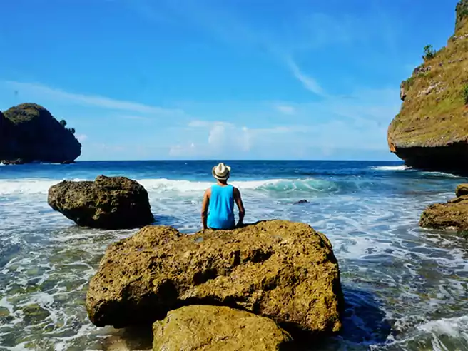 Pantai Klothok via Instagram.com @journey_traveling, 1. Alun Alun Giri Krida Bakti, 2. Pantai Nampu, 3. Pantai Banyutowo, 4. Pantai Sembukan, 5. Waduk Gajah Mungkur, 6. Air Terjun Setren Girimanik, 7. Goa Putri Kencono, 8. Papan Luncur Gantole,  9. Museum Karst Dunia Wonogiri, 10. Wisata Spiritual Kahyangan, 11. Museum Wayang Indonesia, 12. Sendang Asri Waduk Gajah Mungkur, 13. Alas Kethu, 14. Bukit Cumbri, 15.  Wisata Air Telaga Rowo Batuwarno, 16. Telaga Claket Selogiri, 17. Goa Ngantap Wonogiri, 18. Gua Maria, 19. Jurug Kemukus, 20. Pantai Dadapan, 21. Air Terjun Kalimas, 22. Bukit Jonambang, 23. Desa Wisata Soko Gunung, 24. Pantai Klothok, 25. Pantai Puyangan, 26. Pantai Karang Bang, 27. Puncak Secokro, 28. Puncak Joglo Wonogiri, 29. Pantai Kwaru Gunturhargo Paranggupito, 30. Pantai Karang Payung, 31. Pantai Kali Mirah, 32. Pantai Njojogan, 33. Watu Cenik Wonogiri, 34. Taman Plintheng Semar, 35. Air Terjun Binangun Watu Jadah , 36. Hutan Pinus Bukit Suwondo, 37. Taman Wisata Tunggangan Jatiroto, 38. Monumen Bedol Desa, 39. Air Terjun Sanginan, 40. Kedung Areng Wonogiri, 41. Taman Ponten Wonogiri, 42. Ganthole Bawah (Menara Filter), 43. Tegal Simbah, 44. Istana Parnaraya, 45. Goa Resi, 46. Soko Langit