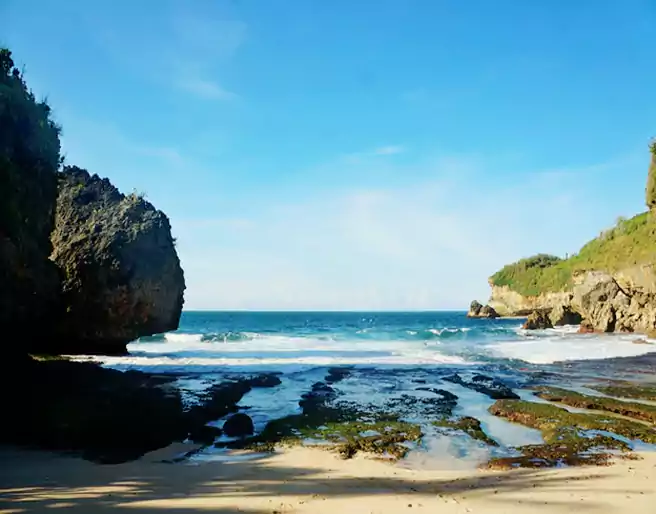Pantai Njojogan via Instagram.com @journey_traveling, 1. Alun Alun Giri Krida Bakti, 2. Pantai Nampu, 3. Pantai Banyutowo, 4. Pantai Sembukan, 5. Waduk Gajah Mungkur, 6. Air Terjun Setren Girimanik, 7. Goa Putri Kencono, 8. Papan Luncur Gantole,  9. Museum Karst Dunia Wonogiri, 10. Wisata Spiritual Kahyangan, 11. Museum Wayang Indonesia, 12. Sendang Asri Waduk Gajah Mungkur, 13. Alas Kethu, 14. Bukit Cumbri, 15.  Wisata Air Telaga Rowo Batuwarno, 16. Telaga Claket Selogiri, 17. Goa Ngantap Wonogiri, 18. Gua Maria, 19. Jurug Kemukus, 20. Pantai Dadapan, 21. Air Terjun Kalimas, 22. Bukit Jonambang, 23. Desa Wisata Soko Gunung, 24. Pantai Klothok, 25. Pantai Puyangan, 26. Pantai Karang Bang, 27. Puncak Secokro, 28. Puncak Joglo Wonogiri, 29. Pantai Kwaru Gunturhargo Paranggupito, 30. Pantai Karang Payung, 31. Pantai Kali Mirah, 32. Pantai Njojogan, 33. Watu Cenik Wonogiri, 34. Taman Plintheng Semar, 35. Air Terjun Binangun Watu Jadah , 36. Hutan Pinus Bukit Suwondo, 37. Taman Wisata Tunggangan Jatiroto, 38. Monumen Bedol Desa, 39. Air Terjun Sanginan, 40. Kedung Areng Wonogiri, 41. Taman Ponten Wonogiri, 42. Ganthole Bawah (Menara Filter), 43. Tegal Simbah, 44. Istana Parnaraya, 45. Goa Resi, 46. Soko Langit