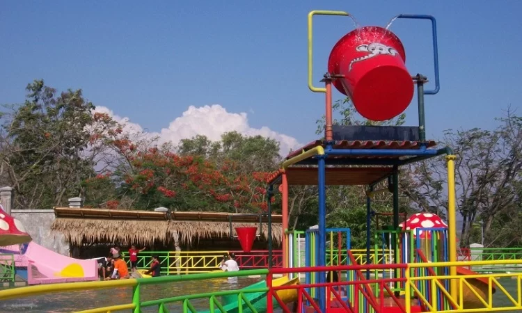 Sendang Asri Waduk Gajah Mungkur, 1. Alun Alun Giri Krida Bakti, 2. Pantai Nampu, 3. Pantai Banyutowo, 4. Pantai Sembukan, 5. Waduk Gajah Mungkur, 6. Air Terjun Setren Girimanik, 7. Goa Putri Kencono, 8. Papan Luncur Gantole,  9. Museum Karst Dunia Wonogiri, 10. Wisata Spiritual Kahyangan, 11. Museum Wayang Indonesia, 12. Sendang Asri Waduk Gajah Mungkur, 13. Alas Kethu, 14. Bukit Cumbri, 15.  Wisata Air Telaga Rowo Batuwarno, 16. Telaga Claket Selogiri, 17. Goa Ngantap Wonogiri, 18. Gua Maria, 19. Jurug Kemukus, 20. Pantai Dadapan, 21. Air Terjun Kalimas, 22. Bukit Jonambang, 23. Desa Wisata Soko Gunung, 24. Pantai Klothok, 25. Pantai Puyangan, 26. Pantai Karang Bang, 27. Puncak Secokro, 28. Puncak Joglo Wonogiri, 29. Pantai Kwaru Gunturhargo Paranggupito, 30. Pantai Karang Payung, 31. Pantai Kali Mirah, 32. Pantai Njojogan, 33. Watu Cenik Wonogiri, 34. Taman Plintheng Semar, 35. Air Terjun Binangun Watu Jadah , 36. Hutan Pinus Bukit Suwondo, 37. Taman Wisata Tunggangan Jatiroto, 38. Monumen Bedol Desa, 39. Air Terjun Sanginan, 40. Kedung Areng Wonogiri, 41. Taman Ponten Wonogiri, 42. Ganthole Bawah (Menara Filter), 43. Tegal Simbah, 44. Istana Parnaraya, 45. Goa Resi, 46. Soko Langit