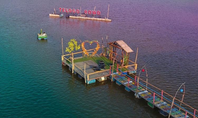 Wisata Air Telaga Rowo Batuwarno via Instagram.com @discovery.wonogiri, 1. Alun Alun Giri Krida Bakti, 2. Pantai Nampu, 3. Pantai Banyutowo, 4. Pantai Sembukan, 5. Waduk Gajah Mungkur, 6. Air Terjun Setren Girimanik, 7. Goa Putri Kencono, 8. Papan Luncur Gantole,  9. Museum Karst Dunia Wonogiri, 10. Wisata Spiritual Kahyangan, 11. Museum Wayang Indonesia, 12. Sendang Asri Waduk Gajah Mungkur, 13. Alas Kethu, 14. Bukit Cumbri, 15.  Wisata Air Telaga Rowo Batuwarno, 16. Telaga Claket Selogiri, 17. Goa Ngantap Wonogiri, 18. Gua Maria, 19. Jurug Kemukus, 20. Pantai Dadapan, 21. Air Terjun Kalimas, 22. Bukit Jonambang, 23. Desa Wisata Soko Gunung, 24. Pantai Klothok, 25. Pantai Puyangan, 26. Pantai Karang Bang, 27. Puncak Secokro, 28. Puncak Joglo Wonogiri, 29. Pantai Kwaru Gunturhargo Paranggupito, 30. Pantai Karang Payung, 31. Pantai Kali Mirah, 32. Pantai Njojogan, 33. Watu Cenik Wonogiri, 34. Taman Plintheng Semar, 35. Air Terjun Binangun Watu Jadah , 36. Hutan Pinus Bukit Suwondo, 37. Taman Wisata Tunggangan Jatiroto, 38. Monumen Bedol Desa, 39. Air Terjun Sanginan, 40. Kedung Areng Wonogiri, 41. Taman Ponten Wonogiri, 42. Ganthole Bawah (Menara Filter), 43. Tegal Simbah, 44. Istana Parnaraya, 45. Goa Resi, 46. Soko Langit
