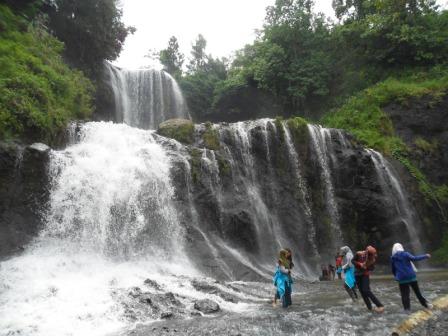 Air Terjun Sudimoro Kebumen, 1. Pantai Logending Kebumen, 2. Pantai Karang Bolong Kebumen, 3. Pantai Menganti Kebumen, 4. Pantai Pecaron Kebumen, 5. Wisata Alam Kebumen Curug Silancur, 6. Wisata Alam Kebumen Goa Jatijajar, 7. Pantai Karang Agung Kebumen, 8. Air terjun Superman’s Big Sister, 9. Puncak Gunung Duwur, 10. Waduk Sempor Kebumen, 11. Arung jeram Padegolan, 12. Wisata Sejarah di Benteng Van der Wijck, 13. Cagar Alam Geologi Karangsambung, 14. Obyek wisata Kebumen pantai petanahan, 15. Pantai Suwuk Kebumen, 16. Pantai Lampon Kebumen, 17. Pemandian Air Panas Krakal, 18. Taman Kota Jenderal HM Sarbini, 19. Bukit Pranji Kebumen, 20. Bukit Langit Kebumen, 21. Wisata Alam Jembangan, 22. Pantai Bocor Kebumen, 23. Goa Petruk Kebumen, 24. Pantai Lembupurwo Kebumen , 25. Air Terjun Sudimoro Kebumen, 26. Air Terjun Sawangan Kebumen, 27. Bukit Pentulu Indah, 28. Curug Kedondong Kebumen, 29. Curug Plumbon Kebumen, 30. Pantai Surumanis, 31. Taman Reptil Kebumen, 32. Jemur Adventure Park, 33. Gading Splash Water Kebumen, 34. Pantai Gebyuran, 35. Curug Wringin, 36. Curug Silangit, 37. Gua Langse, 38. Goa Silodong, 39. Pantai Bopong, 40. Hutan Mangrove Logending, 41. Alian Butterfly Park, 42. Puncak Prabu, 43. Curug Gemawang, 44. Pantai Setrojenar, 45. Curug Karang Gemantung, 46. Tanjung Karang Penganten, 47. Bukit Buluh Payung, 48. Jembatan Merah Menganti, 49. Terowongan Ijo, 50. Curug Domas, 51. Bukit Sianco, 52. Pantai Karangbata, 53. Pantai Laguna, 54. Pantai Sawangan, 55. Bulupitu