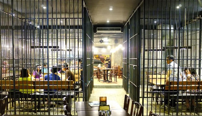 Bong Kopitown Jogja viai G @dayscafeindonesia, 1. The House of Raminten, 2. Kalimilk, 3. Bong Kopitown, 4. Warung Ijo Baciro, 5. Kedai Darling, 6. Nasi Goreng Beringharjo, 7. Oseng Mercon Bu Narti, 8. Angkringan Lik Man, 9. Mie Telap 12, 10. Hakone Resto, 11. Sate Klathak Pak Pong, 12. Manggar Manding, 13. Gudeg Pawon, 14. Sellie Coffee, 15. Klinik Kopi, 16. Sate Klatak Pak Bari, 17. Bakpia Pathok 25, 18. Rujak Es Cream Pak Nardi Pakualaman, 19. Bukit Bintang Jogja, 20. Angkringan Wijilan, 21. The Captain Urban Lounge, 22. Kastil Mang Engking, 23. Pondok Makan Pelem Golek, 24. Sawa Steaks and Grills (Tutup), 25. Kimchi Go, 26. Jadah Tempe Mbah Carik, 27. Secret Garden Coffee and Chocolate, 28. Roaster and Bear, 29. Aglioo Pasta and Pizza, 30. Indische Koffie Benteng Vredeburg, 31. Tempo Gelato Prawirotaman, 32. Bungong Jeumpa, 33. Restoran Tradisional Joglo Mlati, 34. Abhayagiri Restoran, 35. Gudeg Yu Djum, 36. Nanamia Pizzeria Mozes, 37. Dimsum Edane, 38. Sasanti Restaurant and Gallery, 39. Omah Dhuwur Restoran, 40. Nikkou Ramen, 41. Kampung Ramadhan Jogokariyan, 42. Mangut Lele Mbah Marto, 43. Rembug Kopi, 44. ViaVia Jogjakarta, 45. Rosella Easy Dinning, 46. Beukenhof Restoran, 47. Jejamuran, 48. Milas Vegetarian Resto, 49. Blanco Coffee and Books, 50. Lokal Resto, 51. Ruang Cafe, 52. Kedai Poci, 53. Cafe Cokelat, 54. Mato Kopi, 55. Soto Kadipiro, 56. Brongkos Bu Padmo, 57. Ayam Goreng Mbah Cemplung