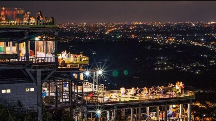 Bukit Bintang Jogja via IG @atalbetgunawan, 1. Bukit Bintang Jogja, 2. Jalan Legendaris Jogja ‘Malioboro’, 3. Tempo Gelato Jogja, 4. House Of Raminten Jogja, 5. Silol Kopi &amp; Eatery, 6. Filosofi Kopi Jogja, 7. Legend Coffee, 8. Cafe Brick, 9. Roaster and Bear Jogja, 10. Mato Kopi, 11. Epic Coffee &amp; Epilog Furniture, 12. Blanco Coffee and Book Jogja, 13. Alun-alun Kidul Jogja, 14. Kawasan Nol Kilometer Jogja, 15. Angkringan Kopi Jos Lik Man, 16. Secret Garden Coffee and Chocolate, 17. Watu Langit, 18. ROEMI Xtraordinary Ice Cream, 19. Peacockoffie Palagan, 20. Awan Mbengi Coffee &amp; Tea, 21. Oppa Keopi, 22. Rembug Kopi, 23. Ayara Coffee Shop, 24. Blandongan, 25. Le travail Coffee, 26. Angkringan KR Jogja, 27. Angkringan Wijilan Jogja, 28. Angkringan Tugu Jogja, 29. Roti Bakar Van Java