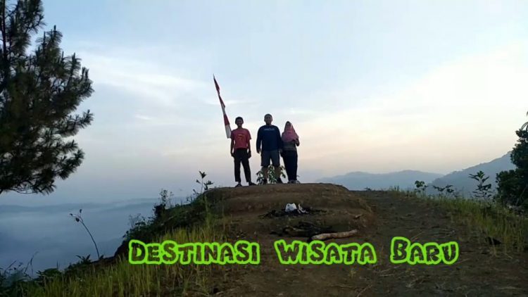 Bukit Buluh Payung via Youtube, 1. Pantai Logending Kebumen, 2. Pantai Karang Bolong Kebumen, 3. Pantai Menganti Kebumen, 4. Pantai Pecaron Kebumen, 5. Wisata Alam Kebumen Curug Silancur, 6. Wisata Alam Kebumen Goa Jatijajar, 7. Pantai Karang Agung Kebumen, 8. Air terjun Superman’s Big Sister, 9. Puncak Gunung Duwur, 10. Waduk Sempor Kebumen, 11. Arung jeram Padegolan, 12. Wisata Sejarah di Benteng Van der Wijck, 13. Cagar Alam Geologi Karangsambung, 14. Obyek wisata Kebumen pantai petanahan, 15. Pantai Suwuk Kebumen, 16. Pantai Lampon Kebumen, 17. Pemandian Air Panas Krakal, 18. Taman Kota Jenderal HM Sarbini, 19. Bukit Pranji Kebumen, 20. Bukit Langit Kebumen, 21. Wisata Alam Jembangan, 22. Pantai Bocor Kebumen, 23. Goa Petruk Kebumen, 24. Pantai Lembupurwo Kebumen , 25. Air Terjun Sudimoro Kebumen, 26. Air Terjun Sawangan Kebumen, 27. Bukit Pentulu Indah, 28. Curug Kedondong Kebumen, 29. Curug Plumbon Kebumen, 30. Pantai Surumanis, 31. Taman Reptil Kebumen, 32. Jemur Adventure Park, 33. Gading Splash Water Kebumen, 34. Pantai Gebyuran, 35. Curug Wringin, 36. Curug Silangit, 37. Gua Langse, 38. Goa Silodong, 39. Pantai Bopong, 40. Hutan Mangrove Logending, 41. Alian Butterfly Park, 42. Puncak Prabu, 43. Curug Gemawang, 44. Pantai Setrojenar, 45. Curug Karang Gemantung, 46. Tanjung Karang Penganten, 47. Bukit Buluh Payung, 48. Jembatan Merah Menganti, 49. Terowongan Ijo, 50. Curug Domas, 51. Bukit Sianco, 52. Pantai Karangbata, 53. Pantai Laguna, 54. Pantai Sawangan, 55. Bulupitu