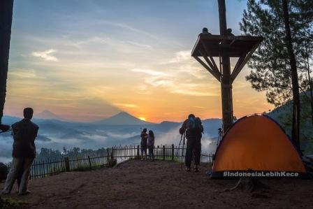 Bukit Pentulu Indah, 1. Pantai Logending Kebumen, 2. Pantai Karang Bolong Kebumen, 3. Pantai Menganti Kebumen, 4. Pantai Pecaron Kebumen, 5. Wisata Alam Kebumen Curug Silancur, 6. Wisata Alam Kebumen Goa Jatijajar, 7. Pantai Karang Agung Kebumen, 8. Air terjun Superman’s Big Sister, 9. Puncak Gunung Duwur, 10. Waduk Sempor Kebumen, 11. Arung jeram Padegolan, 12. Wisata Sejarah di Benteng Van der Wijck, 13. Cagar Alam Geologi Karangsambung, 14. Obyek wisata Kebumen pantai petanahan, 15. Pantai Suwuk Kebumen, 16. Pantai Lampon Kebumen, 17. Pemandian Air Panas Krakal, 18. Taman Kota Jenderal HM Sarbini, 19. Bukit Pranji Kebumen, 20. Bukit Langit Kebumen, 21. Wisata Alam Jembangan, 22. Pantai Bocor Kebumen, 23. Goa Petruk Kebumen, 24. Pantai Lembupurwo Kebumen , 25. Air Terjun Sudimoro Kebumen, 26. Air Terjun Sawangan Kebumen, 27. Bukit Pentulu Indah, 28. Curug Kedondong Kebumen, 29. Curug Plumbon Kebumen, 30. Pantai Surumanis, 31. Taman Reptil Kebumen, 32. Jemur Adventure Park, 33. Gading Splash Water Kebumen, 34. Pantai Gebyuran, 35. Curug Wringin, 36. Curug Silangit, 37. Gua Langse, 38. Goa Silodong, 39. Pantai Bopong, 40. Hutan Mangrove Logending, 41. Alian Butterfly Park, 42. Puncak Prabu, 43. Curug Gemawang, 44. Pantai Setrojenar, 45. Curug Karang Gemantung, 46. Tanjung Karang Penganten, 47. Bukit Buluh Payung, 48. Jembatan Merah Menganti, 49. Terowongan Ijo, 50. Curug Domas, 51. Bukit Sianco, 52. Pantai Karangbata, 53. Pantai Laguna, 54. Pantai Sawangan, 55. Bulupitu