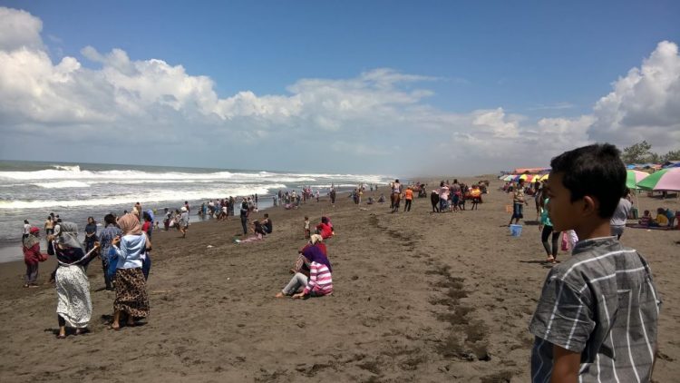 Pantai Setrojenar via Djankaru Bumi, 1. Pantai Logending Kebumen, 2. Pantai Karang Bolong Kebumen, 3. Pantai Menganti Kebumen, 4. Pantai Pecaron Kebumen, 5. Wisata Alam Kebumen Curug Silancur, 6. Wisata Alam Kebumen Goa Jatijajar, 7. Pantai Karang Agung Kebumen, 8. Air terjun Superman’s Big Sister, 9. Puncak Gunung Duwur, 10. Waduk Sempor Kebumen, 11. Arung jeram Padegolan, 12. Wisata Sejarah di Benteng Van der Wijck, 13. Cagar Alam Geologi Karangsambung, 14. Obyek wisata Kebumen pantai petanahan, 15. Pantai Suwuk Kebumen, 16. Pantai Lampon Kebumen, 17. Pemandian Air Panas Krakal, 18. Taman Kota Jenderal HM Sarbini, 19. Bukit Pranji Kebumen, 20. Bukit Langit Kebumen, 21. Wisata Alam Jembangan, 22. Pantai Bocor Kebumen, 23. Goa Petruk Kebumen, 24. Pantai Lembupurwo Kebumen , 25. Air Terjun Sudimoro Kebumen, 26. Air Terjun Sawangan Kebumen, 27. Bukit Pentulu Indah, 28. Curug Kedondong Kebumen, 29. Curug Plumbon Kebumen, 30. Pantai Surumanis, 31. Taman Reptil Kebumen, 32. Jemur Adventure Park, 33. Gading Splash Water Kebumen, 34. Pantai Gebyuran, 35. Curug Wringin, 36. Curug Silangit, 37. Gua Langse, 38. Goa Silodong, 39. Pantai Bopong, 40. Hutan Mangrove Logending, 41. Alian Butterfly Park, 42. Puncak Prabu, 43. Curug Gemawang, 44. Pantai Setrojenar, 45. Curug Karang Gemantung, 46. Tanjung Karang Penganten, 47. Bukit Buluh Payung, 48. Jembatan Merah Menganti, 49. Terowongan Ijo, 50. Curug Domas, 51. Bukit Sianco, 52. Pantai Karangbata, 53. Pantai Laguna, 54. Pantai Sawangan, 55. Bulupitu
