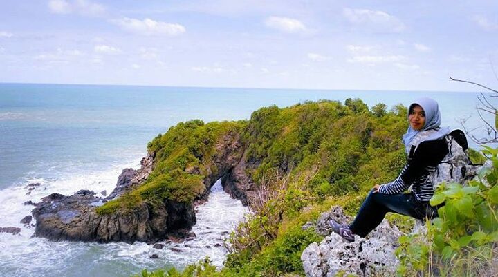 Tanjung Karang Penganten, 1. Pantai Logending Kebumen, 2. Pantai Karang Bolong Kebumen, 3. Pantai Menganti Kebumen, 4. Pantai Pecaron Kebumen, 5. Wisata Alam Kebumen Curug Silancur, 6. Wisata Alam Kebumen Goa Jatijajar, 7. Pantai Karang Agung Kebumen, 8. Air terjun Superman’s Big Sister, 9. Puncak Gunung Duwur, 10. Waduk Sempor Kebumen, 11. Arung jeram Padegolan, 12. Wisata Sejarah di Benteng Van der Wijck, 13. Cagar Alam Geologi Karangsambung, 14. Obyek wisata Kebumen pantai petanahan, 15. Pantai Suwuk Kebumen, 16. Pantai Lampon Kebumen, 17. Pemandian Air Panas Krakal, 18. Taman Kota Jenderal HM Sarbini, 19. Bukit Pranji Kebumen, 20. Bukit Langit Kebumen, 21. Wisata Alam Jembangan, 22. Pantai Bocor Kebumen, 23. Goa Petruk Kebumen, 24. Pantai Lembupurwo Kebumen , 25. Air Terjun Sudimoro Kebumen, 26. Air Terjun Sawangan Kebumen, 27. Bukit Pentulu Indah, 28. Curug Kedondong Kebumen, 29. Curug Plumbon Kebumen, 30. Pantai Surumanis, 31. Taman Reptil Kebumen, 32. Jemur Adventure Park, 33. Gading Splash Water Kebumen, 34. Pantai Gebyuran, 35. Curug Wringin, 36. Curug Silangit, 37. Gua Langse, 38. Goa Silodong, 39. Pantai Bopong, 40. Hutan Mangrove Logending, 41. Alian Butterfly Park, 42. Puncak Prabu, 43. Curug Gemawang, 44. Pantai Setrojenar, 45. Curug Karang Gemantung, 46. Tanjung Karang Penganten, 47. Bukit Buluh Payung, 48. Jembatan Merah Menganti, 49. Terowongan Ijo, 50. Curug Domas, 51. Bukit Sianco, 52. Pantai Karangbata, 53. Pantai Laguna, 54. Pantai Sawangan, 55. Bulupitu