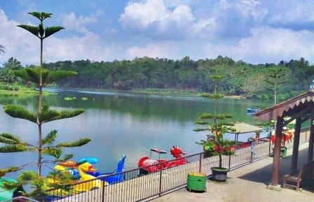 Wisata Alam Jembangan, 1. Pantai Logending Kebumen, 2. Pantai Karang Bolong Kebumen, 3. Pantai Menganti Kebumen, 4. Pantai Pecaron Kebumen, 5. Wisata Alam Kebumen Curug Silancur, 6. Wisata Alam Kebumen Goa Jatijajar, 7. Pantai Karang Agung Kebumen, 8. Air terjun Superman’s Big Sister, 9. Puncak Gunung Duwur, 10. Waduk Sempor Kebumen, 11. Arung jeram Padegolan, 12. Wisata Sejarah di Benteng Van der Wijck, 13. Cagar Alam Geologi Karangsambung, 14. Obyek wisata Kebumen pantai petanahan, 15. Pantai Suwuk Kebumen, 16. Pantai Lampon Kebumen, 17. Pemandian Air Panas Krakal, 18. Taman Kota Jenderal HM Sarbini, 19. Bukit Pranji Kebumen, 20. Bukit Langit Kebumen, 21. Wisata Alam Jembangan, 22. Pantai Bocor Kebumen, 23. Goa Petruk Kebumen, 24. Pantai Lembupurwo Kebumen , 25. Air Terjun Sudimoro Kebumen, 26. Air Terjun Sawangan Kebumen, 27. Bukit Pentulu Indah, 28. Curug Kedondong Kebumen, 29. Curug Plumbon Kebumen, 30. Pantai Surumanis, 31. Taman Reptil Kebumen, 32. Jemur Adventure Park, 33. Gading Splash Water Kebumen, 34. Pantai Gebyuran, 35. Curug Wringin, 36. Curug Silangit, 37. Gua Langse, 38. Goa Silodong, 39. Pantai Bopong, 40. Hutan Mangrove Logending, 41. Alian Butterfly Park, 42. Puncak Prabu, 43. Curug Gemawang, 44. Pantai Setrojenar, 45. Curug Karang Gemantung, 46. Tanjung Karang Penganten, 47. Bukit Buluh Payung, 48. Jembatan Merah Menganti, 49. Terowongan Ijo, 50. Curug Domas, 51. Bukit Sianco, 52. Pantai Karangbata, 53. Pantai Laguna, 54. Pantai Sawangan, 55. Bulupitu