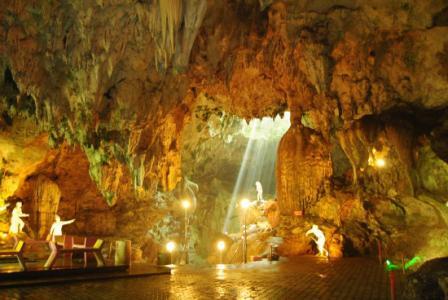 Wisata Alam Kebumen Goa Jatijajar, 1. Benteng Van der Wijck, 2. Pantai Suwuk, 3. Goa Barat, 4. Pantai Watu Bale, 5. Curug Silancur, 6. Pantai Karang Bolong, 7. Waduk Sempor, 8. Bukit Pranji, 9. Pantai Menganti, 10. Goa Jatijajar