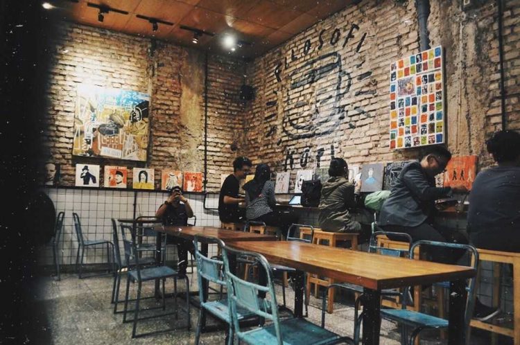 Gambar Filosofi Kopi Melawai via instagram by @ghostariiq - Tempat Nongkrong di Jakarta Selatan, 1. Taman Langsat, 2. Setu Babakan, 3. Museum Layang-layang, 4. Pasar Santa, 5. SOUTHBOX, 6. 1/15 One Fiteenth Coffee, 7. The Reading Room, 8. Never Been Better, 9. Trafique Coffee, 10. Anomali Coffee, 11. FJ on 7, 12. Dia.Lo.Gue, 13. Filosofi Kopi, 14. Lobbyn Kitchen and Bar, 15. Headline Espresso and Brewbar, 16. Caribou Coffee, 17. Kopi Manyar