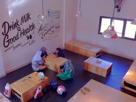 Nenen Nyok, 1. Nongkrong di Ichirei Ramen &amp; Steak Bekasi, 2. Ngopi di Head &amp; Brew Coffee Bekasi, 3. Nyicip Pempek Gaby yang Nikmati di Bekasi, 4. Alun-alun Kota Bekasi, 5. Danau Duta Harapan, 6. Koma Junkyard Cafe, 7. Nenen Nyok, 8. Cafe Palazzo, 9. Warkop Masa Gitu, 10. Eggo Waffle, 11. Double U Steak, 12. Gudang Rottie, 13. Es Durian Patal, 14. Warung Pancong Balap, 15. Sringopi, 16. Carrington Coffee, 17. The Cubite, 18. Satay Celup Uncle Chen’s, 19. Kedutaan Besar Bekasi , 20. Atelier Coffee &amp; Kitchen, 21. Coffee Paste, 22. D’Keleus Waroeng Hangout, 23. J-Zone Cafe, 24. Toast Toast-an, 25. Ngopiisme, 26. Kopi Tjan, 27. Warung Top.inc, 28. Waroeng Kongkow, 29. San9a, 30. Up To You Cafe, 31. Eight Coffee, 32. Coffee Bens, 33. de’Kopi, 34. Sausalito Cafe &amp; Bistro, 35. Find Out Coffee, 36. Trusty Cafe, 37. Warunk Fenomenal, 38. Mutual Coffee And Roastery, 39. Barong Coffee &amp; Lounge, 40. Glamrock Cafe