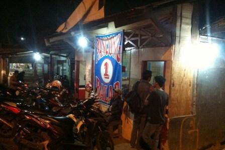 Warung Pancong Balap, 1. Nongkrong di Ichirei Ramen &amp; Steak Bekasi, 2. Ngopi di Head &amp; Brew Coffee Bekasi, 3. Nyicip Pempek Gaby yang Nikmati di Bekasi, 4. Alun-alun Kota Bekasi, 5. Danau Duta Harapan, 6. Koma Junkyard Cafe, 7. Nenen Nyok, 8. Cafe Palazzo, 9. Warkop Masa Gitu, 10. Eggo Waffle, 11. Double U Steak, 12. Gudang Rottie, 13. Es Durian Patal, 14. Warung Pancong Balap, 15. Sringopi, 16. Carrington Coffee, 17. The Cubite, 18. Satay Celup Uncle Chen’s, 19. Kedutaan Besar Bekasi , 20. Atelier Coffee &amp; Kitchen, 21. Coffee Paste, 22. D’Keleus Waroeng Hangout, 23. J-Zone Cafe, 24. Toast Toast-an, 25. Ngopiisme, 26. Kopi Tjan, 27. Warung Top.inc, 28. Waroeng Kongkow, 29. San9a, 30. Up To You Cafe, 31. Eight Coffee, 32. Coffee Bens, 33. de’Kopi, 34. Sausalito Cafe &amp; Bistro, 35. Find Out Coffee, 36. Trusty Cafe, 37. Warunk Fenomenal, 38. Mutual Coffee And Roastery, 39. Barong Coffee &amp; Lounge, 40. Glamrock Cafe