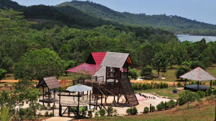 Bukit Pangkuan, 1. Pantai Nyiur Melambai, 2. Pulau Lengkuas, 3. Pantai Tanjung Tinggi, 4. Pantai Penyak, 5. Pantai Tanjung Kelayang, 6. Pulau Memperak, 7. Kawasan Pantai and Resort Bukit Berahu, 8. Pantai Punai, 9. Kampong Dedaun, 10. Tanjung Binga, 11. Burung Mandi, 12. Pantai Serdang, 13. Pulau Pasir, 14. Pulau Batu Berlayar, 15. Pulau Kepayang, 16. Pulau Lutong, 17. Pulau Leebong, 18. Bukit Pangkuan, 19. Museum Kata, 20. Sail Belitung, 21. Tirta Marundang, 22. Air Terjun Gurok Beraye , 23. Air Terjun Kapala Kawai, 24. Air Terjun Marsilla, 25. Danau Kaolin, 26. Desa Nelayan, 27. Sungai Batu Mentas, 28. Bukit Peramun, 29. Gusong Bugis, 30. Open Pit, 31. Dermaga Kirana, 32. Pantai Penyabong, 33. Air Terjun Gurok Beraye, 34. Pulau Burung, 35. Pantai Tanjung Pendam, 36. Bukit Batu Baginde