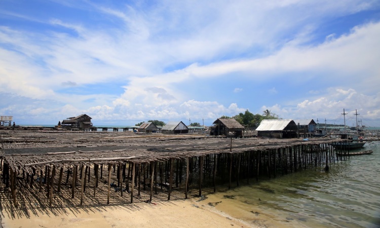 Desa Nelayan, 1. Pantai Nyiur Melambai, 2. Pulau Lengkuas, 3. Pantai Tanjung Tinggi, 4. Pantai Penyak, 5. Pantai Tanjung Kelayang, 6. Pulau Memperak, 7. Kawasan Pantai and Resort Bukit Berahu, 8. Pantai Punai, 9. Kampong Dedaun, 10. Tanjung Binga, 11. Burung Mandi, 12. Pantai Serdang, 13. Pulau Pasir, 14. Pulau Batu Berlayar, 15. Pulau Kepayang, 16. Pulau Lutong, 17. Pulau Leebong, 18. Bukit Pangkuan, 19. Museum Kata, 20. Sail Belitung, 21. Tirta Marundang, 22. Air Terjun Gurok Beraye , 23. Air Terjun Kapala Kawai, 24. Air Terjun Marsilla, 25. Danau Kaolin, 26. Desa Nelayan, 27. Sungai Batu Mentas, 28. Bukit Peramun, 29. Gusong Bugis, 30. Open Pit, 31. Dermaga Kirana, 32. Pantai Penyabong, 33. Air Terjun Gurok Beraye, 34. Pulau Burung, 35. Pantai Tanjung Pendam, 36. Bukit Batu Baginde