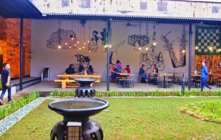 Momo Milk Barn Cafe, 1. Restoran Gurih 7, Tempat Nongkrong Sekaligus Makan Enak , 2. Nicole’s Kitchen and Lounge, 3. Warung Gumbira, 4. Cafe Gumati, 5. Taman Kencana, 6. Cimory Riverside Resto, 7. KROZNAT & friends, 8. Rumah Cup Cake, 9. Mimi Cucu, 10. Dailydose Coffe And Eatery, 11. Lemongrass, 12. D’Glock, 13. Tier Siera Resto & Lounge, 14. Momo milk Barn Cafe, 15. Monarchy Bistro, 16. Lemon8 Café, 17. Lusso Café & Resto, 18. Death by Chocolate Bogor, 19. Rumah Air Restaurant, 20. Royale Bakery & Café, 21. Peppino House Resto, 22. Ah Poong (Pasar Apung Sentul City) Food Court, 23. Culinaire Van Bogor, 24. The Grounds Cafe, 25. Cafe Kebunkita, 26. Imah Nini Cafe & Galery, 27. Popolo Coffee, 28. Yellow Trux, 29. Coffee Toffee