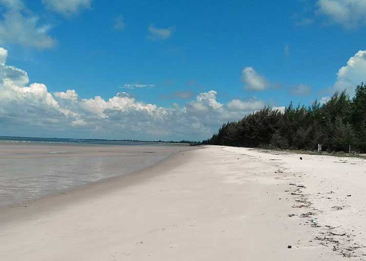 Pantai Nyiur Melambai, 1. Pantai Nyiur Melambai, 2. Pulau Lengkuas, 3. Pantai Tanjung Tinggi, 4. Pantai Penyak, 5. Pantai Tanjung Kelayang, 6. Pulau Memperak, 7. Kawasan Pantai and Resort Bukit Berahu, 8. Pantai Punai, 9. Kampong Dedaun, 10. Tanjung Binga, 11. Burung Mandi, 12. Pantai Serdang, 13. Pulau Pasir, 14. Pulau Batu Berlayar, 15. Pulau Kepayang, 16. Pulau Lutong, 17. Pulau Leebong, 18. Bukit Pangkuan, 19. Museum Kata, 20. Sail Belitung, 21. Tirta Marundang, 22. Air Terjun Gurok Beraye , 23. Air Terjun Kapala Kawai, 24. Air Terjun Marsilla, 25. Danau Kaolin, 26. Desa Nelayan, 27. Sungai Batu Mentas, 28. Bukit Peramun, 29. Gusong Bugis, 30. Open Pit, 31. Dermaga Kirana, 32. Pantai Penyabong, 33. Air Terjun Gurok Beraye, 34. Pulau Burung, 35. Pantai Tanjung Pendam, 36. Bukit Batu Baginde