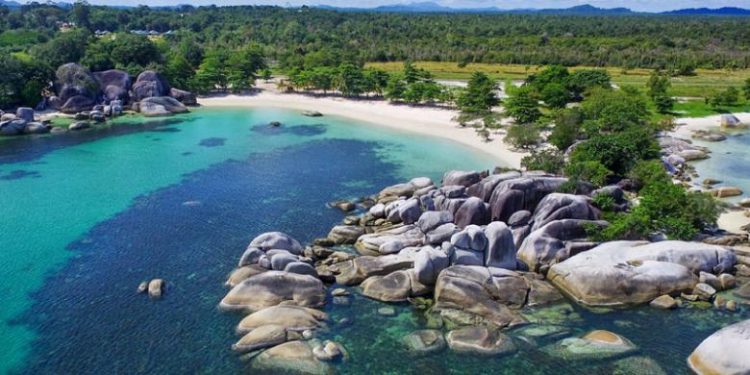 Pantai Tanjung Tinggi, 1. Pantai Nyiur Melambai, 2. Pulau Lengkuas, 3. Pantai Tanjung Tinggi, 4. Pantai Penyak, 5. Pantai Tanjung Kelayang, 6. Pulau Memperak, 7. Kawasan Pantai and Resort Bukit Berahu, 8. Pantai Punai, 9. Kampong Dedaun, 10. Tanjung Binga, 11. Burung Mandi, 12. Pantai Serdang, 13. Pulau Pasir, 14. Pulau Batu Berlayar, 15. Pulau Kepayang, 16. Pulau Lutong, 17. Pulau Leebong, 18. Bukit Pangkuan, 19. Museum Kata, 20. Sail Belitung, 21. Tirta Marundang, 22. Air Terjun Gurok Beraye , 23. Air Terjun Kapala Kawai, 24. Air Terjun Marsilla, 25. Danau Kaolin, 26. Desa Nelayan, 27. Sungai Batu Mentas, 28. Bukit Peramun, 29. Gusong Bugis, 30. Open Pit, 31. Dermaga Kirana, 32. Pantai Penyabong, 33. Air Terjun Gurok Beraye, 34. Pulau Burung, 35. Pantai Tanjung Pendam, 36. Bukit Batu Baginde
