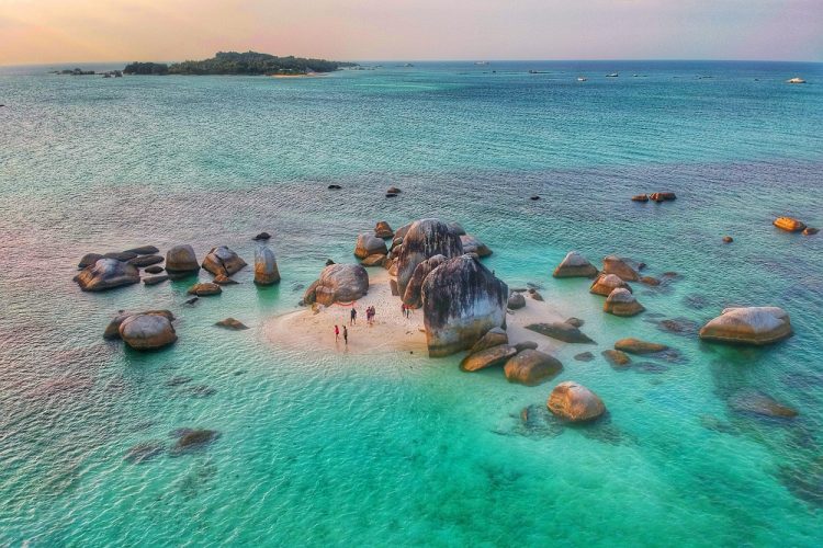Pulau Batu Berlayar, 1. Pantai Nyiur Melambai, 2. Pulau Lengkuas, 3. Pantai Tanjung Tinggi, 4. Pantai Penyak, 5. Pantai Tanjung Kelayang, 6. Pulau Memperak, 7. Kawasan Pantai and Resort Bukit Berahu, 8. Pantai Punai, 9. Kampong Dedaun, 10. Tanjung Binga, 11. Burung Mandi, 12. Pantai Serdang, 13. Pulau Pasir, 14. Pulau Batu Berlayar, 15. Pulau Kepayang, 16. Pulau Lutong, 17. Pulau Leebong, 18. Bukit Pangkuan, 19. Museum Kata, 20. Sail Belitung, 21. Tirta Marundang, 22. Air Terjun Gurok Beraye , 23. Air Terjun Kapala Kawai, 24. Air Terjun Marsilla, 25. Danau Kaolin, 26. Desa Nelayan, 27. Sungai Batu Mentas, 28. Bukit Peramun, 29. Gusong Bugis, 30. Open Pit, 31. Dermaga Kirana, 32. Pantai Penyabong, 33. Air Terjun Gurok Beraye, 34. Pulau Burung, 35. Pantai Tanjung Pendam, 36. Bukit Batu Baginde
