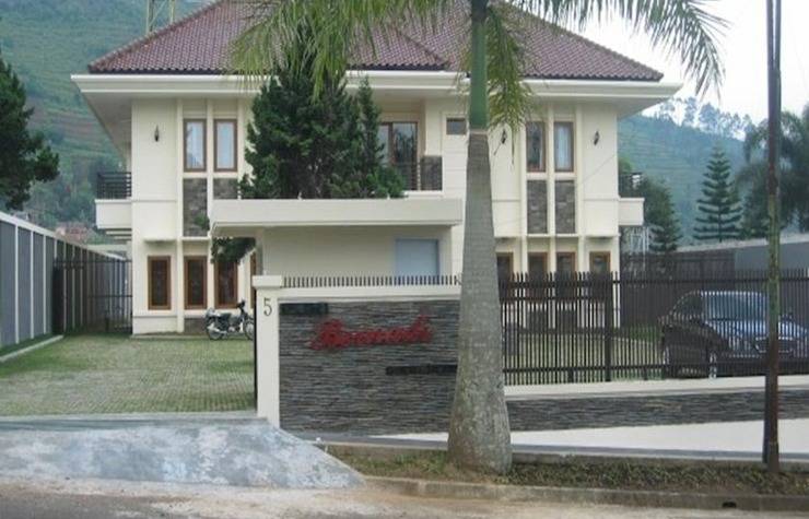 Puri Bernadi Guest House Lembang, 1. Hotel Nur Alam, 2. Hotel Alpha Classica, 3. Hotel Buah Sinuan, 4. Hotel Pelangi Lembang, 5. Hotel Augusta Lembang, 6. Amoory Venice, 7. Seruni Guest House Lembang, 8. Hotel Cemara Hijau, 9. Bumi Alamanda Guest House, 10. Bantal Guling Villa Lembang, 11. Airy Eco Raya Lembang 68 Bandung, 12. Klipsch Hotel, 13. Villa Chocolate, 14. Rose Chamber Bed & Breakfast, 15. Kubca Samakta Lembang, 16. Puri Bernadi Guest House Lembang, 17. Villa Puri Teras, 18. Villa Diamond , 19. Puspa Sari Ciater, 20. T Hotel, 21. Sari Alam Hot Spring and Resort Hotel, 22. Villa New Bukit Kasih, 23. Grand Hotel Lembang, 24. Takashimaya Hotel, 25. Hotel and Banquet Panorama, 26. Sangria Resort And Spa, 27. Stevie G Hotel, 28. Sandalwood Boutique Hotel, 29. Dragor Homestay, 30. Osmond Villa Resort, 31. Kastuba Resort