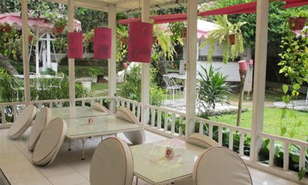 Rumah Cup Cake, 1. Restoran Gurih 7, Tempat Nongkrong Sekaligus Makan Enak , 2. Nicole’s Kitchen and Lounge, 3. Warung Gumbira, 4. Cafe Gumati, 5. Taman Kencana, 6. Cimory Riverside Resto, 7. KROZNAT & friends, 8. Rumah Cup Cake, 9. Mimi Cucu, 10. Dailydose Coffe And Eatery, 11. Lemongrass, 12. D’Glock, 13. Tier Siera Resto & Lounge, 14. Momo milk Barn Cafe, 15. Monarchy Bistro, 16. Lemon8 Café, 17. Lusso Café & Resto, 18. Death by Chocolate Bogor, 19. Rumah Air Restaurant, 20. Royale Bakery & Café, 21. Peppino House Resto, 22. Ah Poong (Pasar Apung Sentul City) Food Court, 23. Culinaire Van Bogor, 24. The Grounds Cafe, 25. Cafe Kebunkita, 26. Imah Nini Cafe & Galery, 27. Popolo Coffee, 28. Yellow Trux, 29. Coffee Toffee