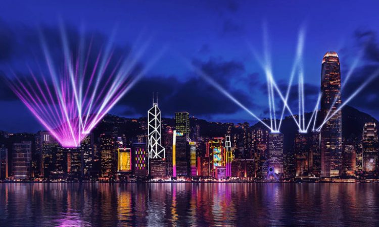 Symphony of Lights via Ardiantoyugo, 1. Hong Kong Disneyland, 2. Star Ferry, 3. The Peak (Victoria Peak), 4. Tsim Sha Tsui, 5. Avenue of Stars, 6. Symphony of Lights, 7. Ocean Park, 8. Madame Tussauds Wax Museum, 9. Sky100 Hong Kong Observation Deck, 10. Stanley Beach dan Stanley Market, 11. Noah’s Ark, 12. Lan Kwai Fong, 13. Repulse Bay & Beaches, 14. Temple Street Night Market, 15. Wong Tai Sin Temple, 16. Tempat Belanja di MongKok, 17. Po Lin Monastery, 18. Golden Bauhinia Square, 19. Hong Kong Maritime Museum, 20. WoolooMooloo Steakhouse, Tempat Wisata Kuliner di Hong Kong, 21. Hongkong Wetland Park, 22. Trick Eye Museum, 23. Lamma Island, 24. Victoria Harbour, 25. Ngong Ping 360, 26. Tung Choi Street, 27. Cheung Chau, 28. Hong Kong Museum of History, 29. Former Kowloon-Canton Railway Clock Tower, 30. Ten Thousand Buddhas Monastery, 31. Victoria Park, 32. Hong Kong Park, 33. The Hong Kong Observation Wheel and AIA Vitality Park, 34. Adventureland, 35. Dragons Back, 37. Hong Kong Global Geopark, 38. International Commerce Centre (ICC), 39. Lion Rock, 40. Hong Kong Space Museum, 41. Tsing Ma Bridge, 42. Soho, 43. Peng Chau, 44. Hong Kong Science Museum, 45. Kowloon Walled City Park, 46. Big Wave Bay, 47. Hong Kong Jockey Club Happy Valley Racecourse, 48. Grass Island, 49. Kadoorie Farm and Botanic Garden, 50. Shek O Beach, 51. Harbour City, 52. Po Toi Island, 53. Lei Yue Mun, 54. Tamar Park