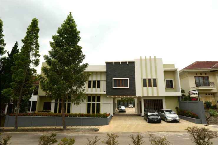 Villa Puri Teras, 1. Hotel Nur Alam, 2. Hotel Alpha Classica, 3. Hotel Buah Sinuan, 4. Hotel Pelangi Lembang, 5. Hotel Augusta Lembang, 6. Amoory Venice, 7. Seruni Guest House Lembang, 8. Hotel Cemara Hijau, 9. Bumi Alamanda Guest House, 10. Bantal Guling Villa Lembang, 11. Airy Eco Raya Lembang 68 Bandung, 12. Klipsch Hotel, 13. Villa Chocolate, 14. Rose Chamber Bed & Breakfast, 15. Kubca Samakta Lembang, 16. Puri Bernadi Guest House Lembang, 17. Villa Puri Teras, 18. Villa Diamond , 19. Puspa Sari Ciater, 20. T Hotel, 21. Sari Alam Hot Spring and Resort Hotel, 22. Villa New Bukit Kasih, 23. Grand Hotel Lembang, 24. Takashimaya Hotel, 25. Hotel and Banquet Panorama, 26. Sangria Resort And Spa, 27. Stevie G Hotel, 28. Sandalwood Boutique Hotel, 29. Dragor Homestay, 30. Osmond Villa Resort, 31. Kastuba Resort
