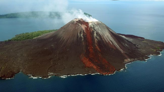 Gunung Krakatau via CNN Indonesia