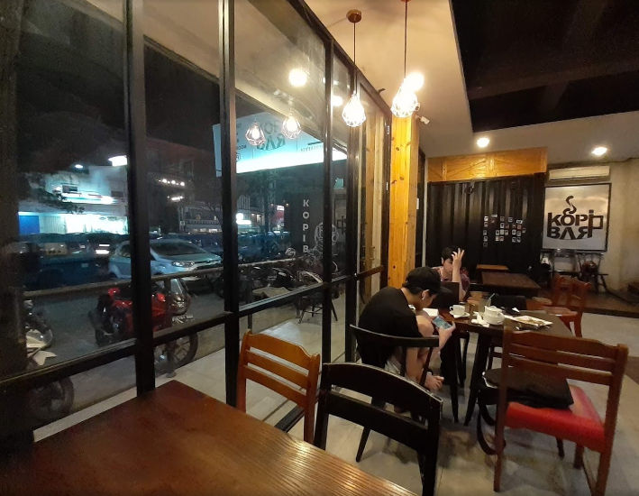 Kopi Bar via Zonamakan, 1. Warung Nako, Kopi Nako Depok, 2. JPW Cafe & Garden, 3. Coffee Toffee Margonda 1, 4. Warung Pasta Depok, 5. Kopi Bar, 6. Warung Pancong Mang Kumis & Mang Dadang, 7. Waroeng SS Spesial Sambal, 8. Sop Duren Margonda, 9. Jacob Koffie Huis, 10. Beranda Depok Cafe & Resto, 11. LOUIS CAFE, 12. Warunk Upnormal Margonda, 13. Dadi’s Coffee Garden, 14. Kopi Kotak, 15. Tibumi Kopi, 16. Warkop Pancong, 17. Ghawil Cafe & Coffee, 18. Shirin The Arabian Resto, 19. Green T, 20. Kedai Kopi Fulcaff, 21. Kedai Pancong Lava, 22. Kedai Kopi Kimung, 23. Delysh Coffee, 24. Oseyo, 25. VolksMilk Raden Sanim, 26. Gotti Pizza & Coffee Sukmajaya, 27. Gokana Ramen & Teppan
