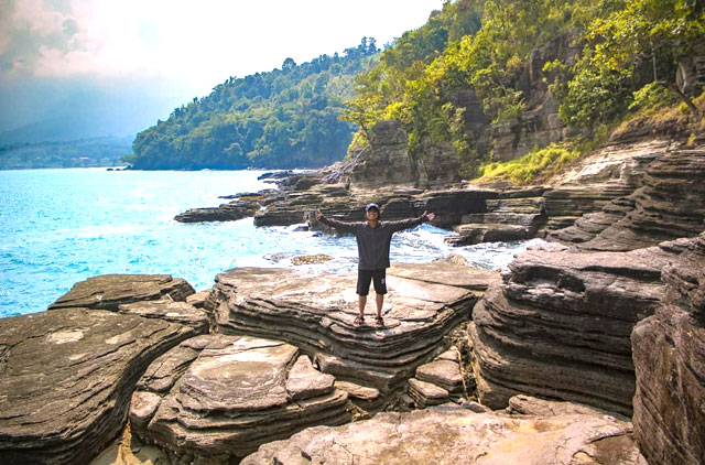 Pantai Batu Lapis via liburanlampung.blogspot.com