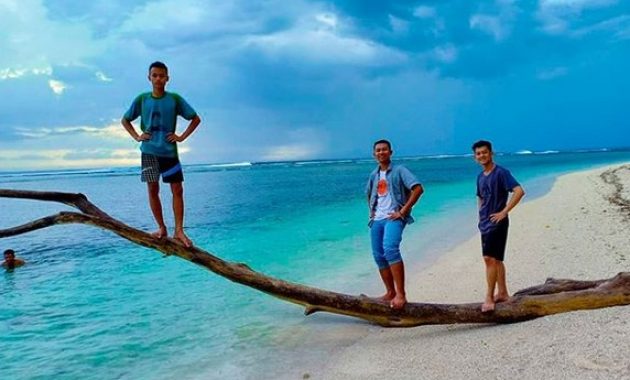 Pantai Tanjung Setia via IG @taufiq_s31