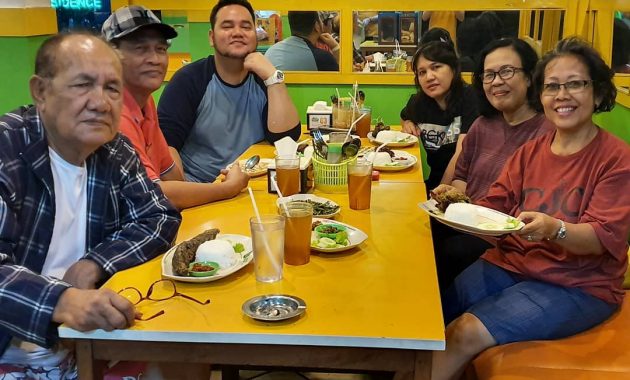 Pecel Lele Lela via Instagram.com @andrewchriz, 1. Shabu Hachi Margonda Depok, 2. Waroeng SS Spesial Sambal, 3. Mang Engking, 4. Pondok Laras, 5. Saung Talaga, 6. Soto Bu Tjondro, 7. Roti Bakar Eddy, 8. RUMAH LOBSTER DEPOK, 9. FISHSTREAT DEPOK, 10. Steak Moen – Moen, 11. Warung Pasta Depok, 12. Pondok Ikan Gurame, 13. Fat Bubble, 14. Mang Kabayan, 15. Perang Kerang, 16. Tibumi Rumah Kopi, 17. Imperial Kitchen & Dimsum, 18. Maxx Coffee, 19. Sop Duren Margonda, 20. Ayam Bakar Christina, 21. Bakso Hitam Pak Bewok, 22. Rumah Makan Shinta, 23. Shirin, 24. Laziiz Restaurant, Makanan Khas Timur Tengah di Depok, 25. Soerabi Enhaii, 26. Nasi Timbel Si Teteh, 27. Pecel Lele Lela, 28. Pidie 2000