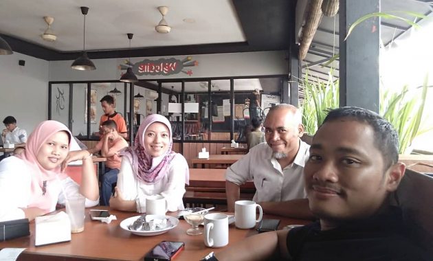 Roti Bakar Eddy via instagram.com @anitarohani30, 1. Shabu Hachi Margonda Depok, 2. Waroeng SS Spesial Sambal, 3. Mang Engking, 4. Pondok Laras, 5. Saung Talaga, 6. Soto Bu Tjondro, 7. Roti Bakar Eddy, 8. RUMAH LOBSTER DEPOK, 9. FISHSTREAT DEPOK, 10. Steak Moen – Moen, 11. Warung Pasta Depok, 12. Pondok Ikan Gurame, 13. Fat Bubble, 14. Mang Kabayan, 15. Perang Kerang, 16. Tibumi Rumah Kopi, 17. Imperial Kitchen & Dimsum, 18. Maxx Coffee, 19. Sop Duren Margonda, 20. Ayam Bakar Christina, 21. Bakso Hitam Pak Bewok, 22. Rumah Makan Shinta, 23. Shirin, 24. Laziiz Restaurant, Makanan Khas Timur Tengah di Depok, 25. Soerabi Enhaii, 26. Nasi Timbel Si Teteh, 27. Pecel Lele Lela, 28. Pidie 2000