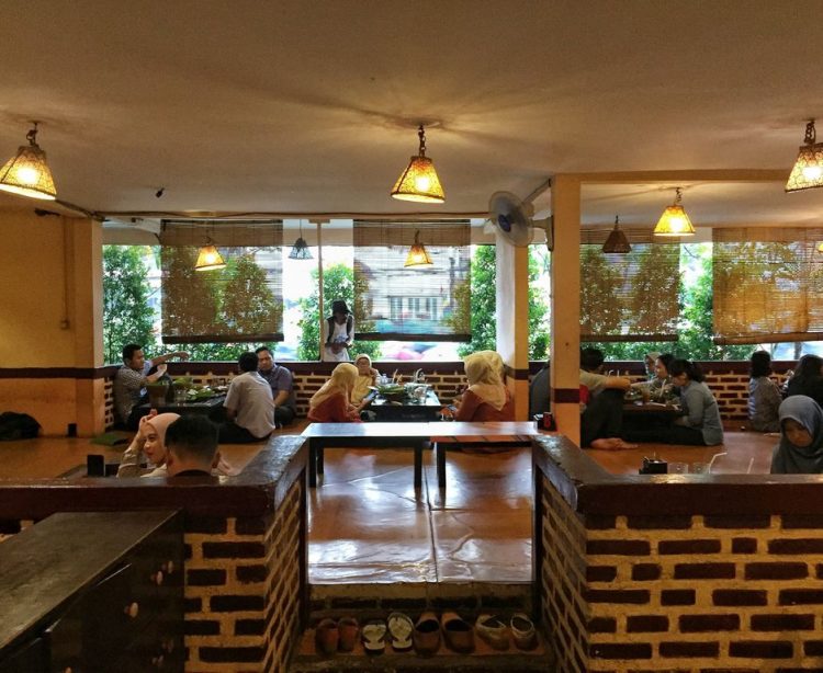 Waroeng SS Spesial Sambal via Pergikuliner, 1. Warung Nako, Kopi Nako Depok, 2. JPW Cafe & Garden, 3. Coffee Toffee Margonda 1, 4. Warung Pasta Depok, 5. Kopi Bar, 6. Warung Pancong Mang Kumis & Mang Dadang, 7. Waroeng SS Spesial Sambal, 8. Sop Duren Margonda, 9. Jacob Koffie Huis, 10. Beranda Depok Cafe & Resto, 11. LOUIS CAFE, 12. Warunk Upnormal Margonda, 13. Dadi’s Coffee Garden, 14. Kopi Kotak, 15. Tibumi Kopi, 16. Warkop Pancong, 17. Ghawil Cafe & Coffee, 18. Shirin The Arabian Resto, 19. Green T, 20. Kedai Kopi Fulcaff, 21. Kedai Pancong Lava, 22. Kedai Kopi Kimung, 23. Delysh Coffee, 24. Oseyo, 25. VolksMilk Raden Sanim, 26. Gotti Pizza & Coffee Sukmajaya, 27. Gokana Ramen & Teppan