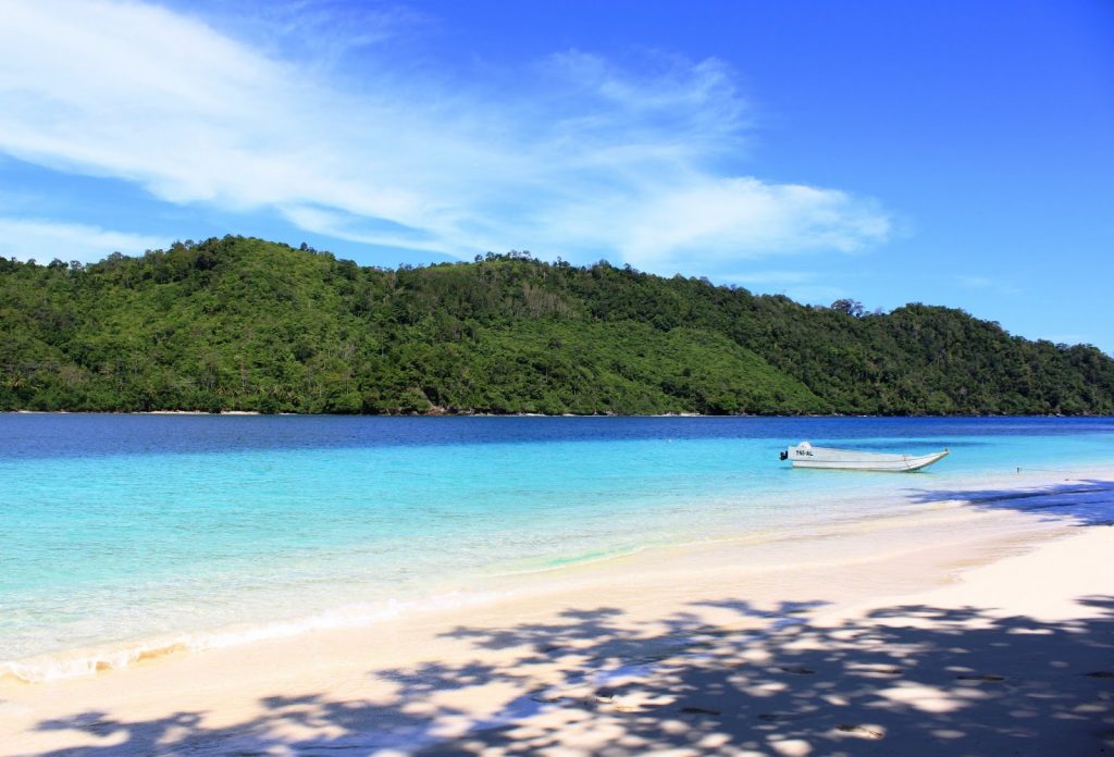 Keindahan Pantai Pasir Putih Lampung, Wisata Pantai Pasir Putih Lampung, Fasilitas yang Tersedia, Aktivitas Seru, Tips Liburan, Penginapan