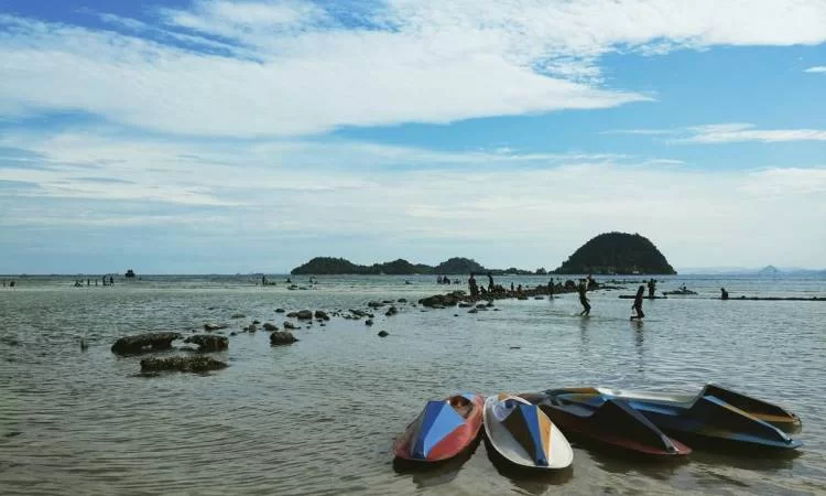 Main Kano via Agungdsetyawan, Wisata Pantai Pasir Putih Lampung, Fasilitas yang Tersedia, Aktivitas Seru, Tips Liburan, Penginapan