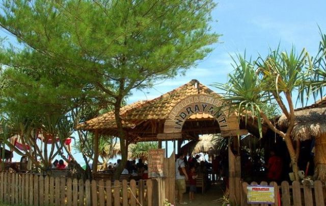 Kisah Dibalik Nama Pantai “Indrayanti”, Lokasi Pantai Indrayanti Gunungkidul, Rute Menuju Lokasi Objek Wisata Pantai Indrayanti Gunungkidul, Nuansa Romantis di Pantai Indrayanti, Wahana di Pantai Indrayanti, Fasilitas yang Tersedia, Kuliner di Pantai Indrayanti Gunungkidul, Gazebo di sekitar Pantai, Harga Tiket Masuk, Penginapan di Pantai Indrayanti