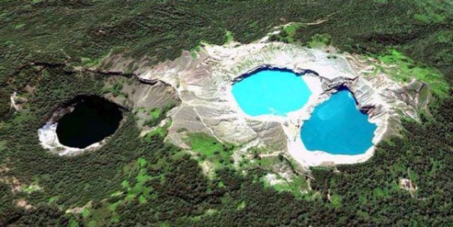 Danau Kelimutu 3 Warna, Kisah Misteri Danau Kelimutu Dapat Berubah Warna, Penemu Danau Kelimutu Ende Melambangkan , Perubahan Warna Danau Kelimutu Diyakini Sebagai Pertanda Baik Atau Buruk, Rute ke Danau Kelimutu, Harga Tiket Masuk, Festival Danau Kelimutu Ende, Daya Tarik, Spot Foto Instagramable, Kumpulan Foto Danau Kelimutu Ende, Akses Menuju Danau Kelimutu 3 Warna