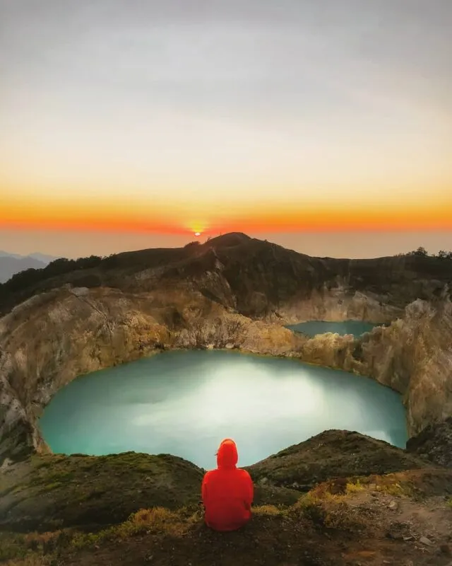 Sunrise Puncak Kelimutu via Instagram.com @khuwarizmy, Kisah Misteri Danau Kelimutu Dapat Berubah Warna, Penemu Danau Kelimutu Ende Melambangkan , Perubahan Warna Danau Kelimutu Diyakini Sebagai Pertanda Baik Atau Buruk, Rute ke Danau Kelimutu, Harga Tiket Masuk, Festival Danau Kelimutu Ende, Daya Tarik, Spot Foto Instagramable, Kumpulan Foto Danau Kelimutu Ende, Akses Menuju Danau Kelimutu 3 Warna