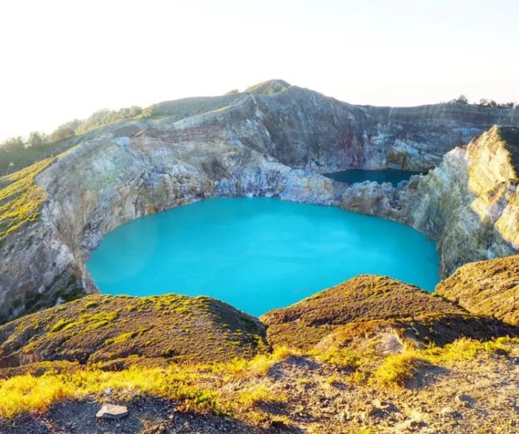 Tiwu Ata Mbupu via Instagram.com @tomyy.bmo, Kisah Misteri Danau Kelimutu Dapat Berubah Warna, Penemu Danau Kelimutu Ende Melambangkan , Perubahan Warna Danau Kelimutu Diyakini Sebagai Pertanda Baik Atau Buruk, Rute ke Danau Kelimutu, Harga Tiket Masuk, Festival Danau Kelimutu Ende, Daya Tarik, Spot Foto Instagramable, Kumpulan Foto Danau Kelimutu Ende, Akses Menuju Danau Kelimutu 3 Warna