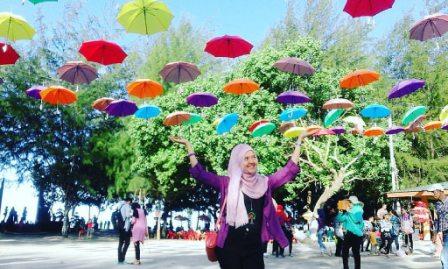 Festival Payung di Pantai Bali Lestari Parbaungan, 1. Pantai Romantis, 2. Pantai Pondok Permai, 3. Pantai Mutiara Indah, 4. Pantai Klang, 5. Pantai Cermin, 6. Wisata Pinggir Laut, Kampoeng Nipah, 7. Pantai Gudang Garam, 8. Pantai Sri Mersing, 9. Pantai Sentang, 10. Pantai Kuala Putri, 11. Pantai Cemara Kembar, 12. Pantai Bali Lestari, 13. Pantai Mangrove