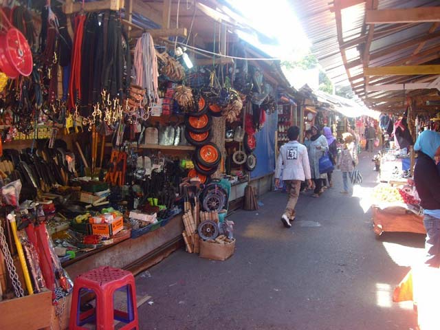 Wisata Belanja di Pasar Atas Bukittinggi