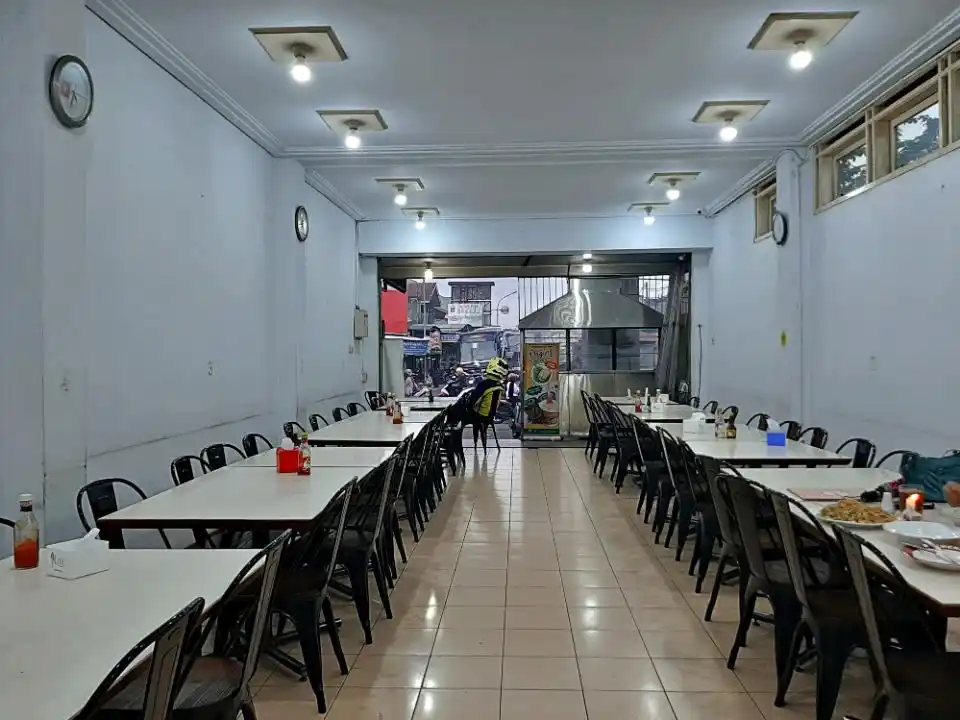 Rumah Makan Mandarin Lembang - 17 Resto di Lembang Bandung Paling Rekomended & Populer!, 1. Gubug Makan Mang Engking, 2. Restoran Burgundy, 3. Warung Bu Eha, 4. Imah Seniman, 5. Warung Misbar, 6. Kampung Daun, 7. Cafe Burangrang, 8. Dapur Lembang, 9. Natural Resto and Strawberry Land, 10. Ikan Balap Resto, 11. Sapu Lidi, 12. Saung Pengkolan, 13. Rumah Makan Mandarin Lembang , 14. Rumah Makan Ayam Betutu, 15. d’SDL alias d’Seuhah Da Lada, 16. Sindang Reret, 17. The Peak