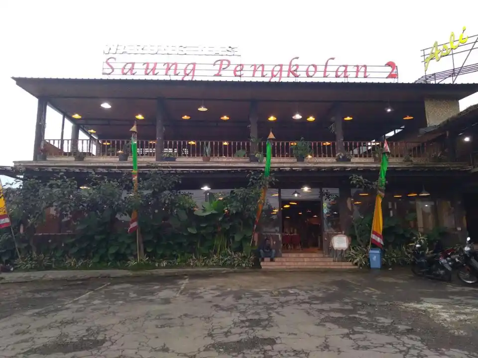 Saung Pengkolan, 1. Gubug Makan Mang Engking, 2. Restoran Burgundy, 3. Warung Bu Eha, 4. Imah Seniman, 5. Warung Misbar, 6. Kampung Daun, 7. Cafe Burangrang, 8. Dapur Lembang, 9. Natural Resto and Strawberry Land, 10. Ikan Balap Resto, 11. Sapu Lidi, 12. Saung Pengkolan, 13. Rumah Makan Mandarin Lembang , 14. Rumah Makan Ayam Betutu, 15. d’SDL alias d’Seuhah Da Lada, 16. Sindang Reret, 17. The Peak